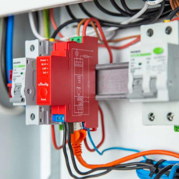 Shelly-Pro-1PM-installed Shelly Pro 1PM inside switchboard